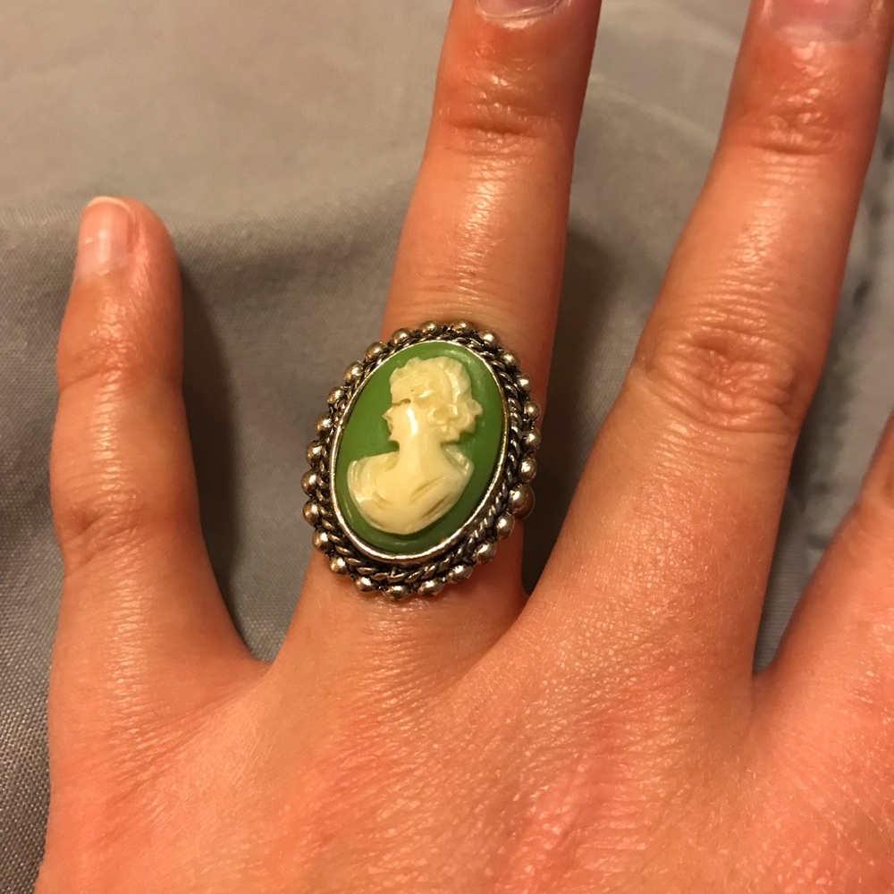 Victorian Style Ring - Picture 3 of 4